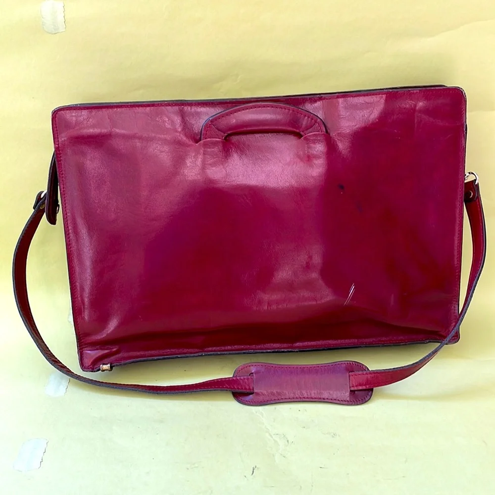 Vintage 90’s burgundy leather laptop bag